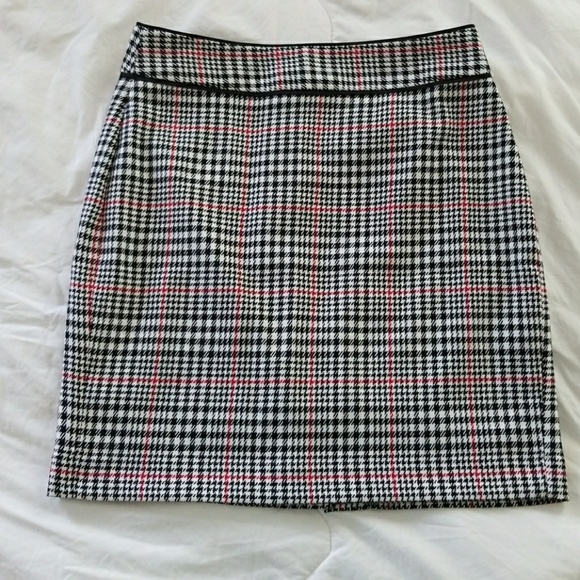 Banana Republic Dresses & Skirts - Banana Republic plaid skirt